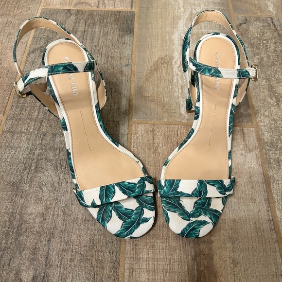 Gianni Bini palm leaf high Heel sandal 8.5 - Picture 2 of 7